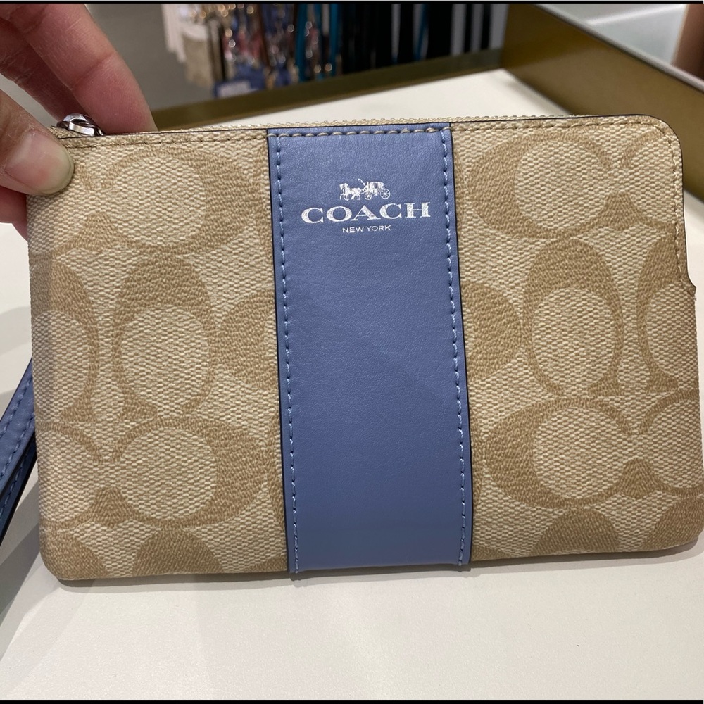 NWT 2021 Spring - Coach Leather Wristlet